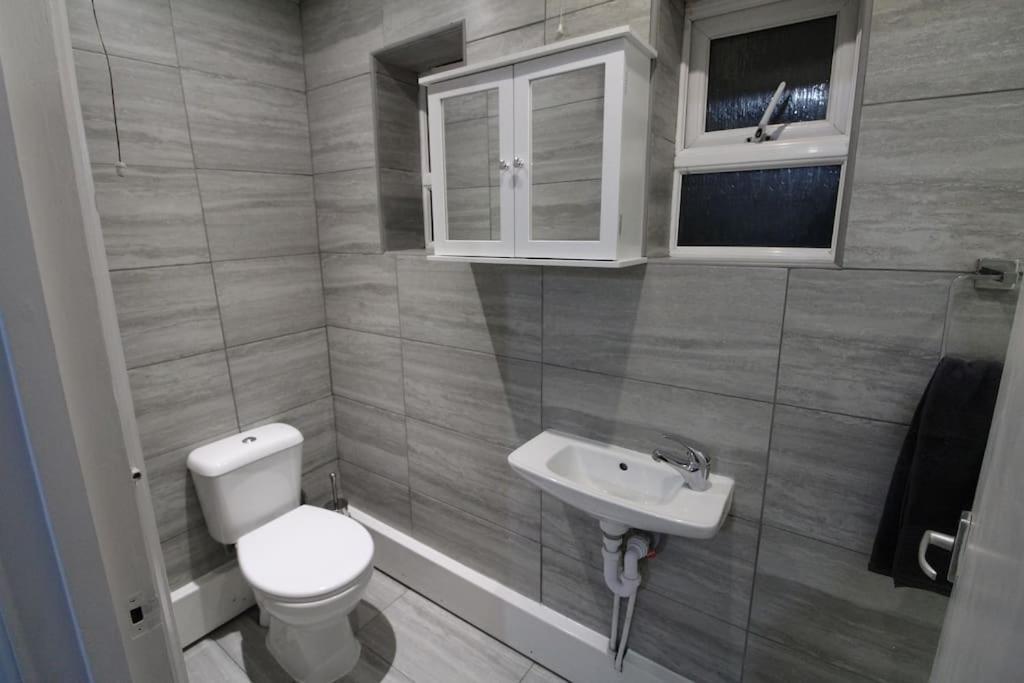 Modern 2 Bed Close To City Apartment ลอนดอน ภายนอก รูปภาพ